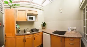 The Greenhouse Guesthouse - Image 3