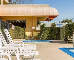 Quality Inn Oakland Airport - Image 4