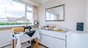Holcombe Guest House - Image 4