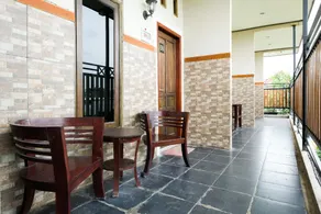 RedDoorz near Mojokerto Train Station - Image 3