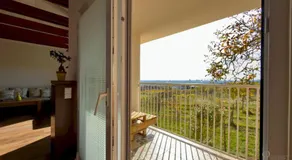 Priestranný apartmán s veľkorysým výhľadom - Image 3