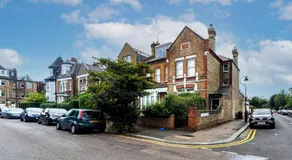 Stylish 2-Bed Flat w Private Garden in Crouch End - Pass the Keys - Image 3