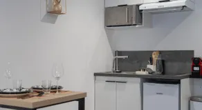 CitizenHouse Anzin - 4 Studios - 15 à 36m2 - Jardin - Terrasse - Accès autonome - WiFi - Netflix - Image 2