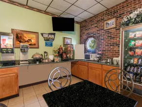 Travelodge by Wyndham Airport Platte City - Image 4