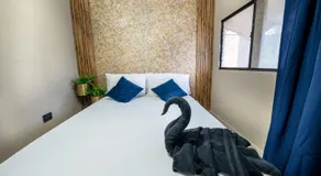 6 bedroom penthouse with pool table- 1 block from Lleras park p4 - Image 4