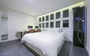 Winner Hotel - Image 1