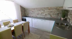 Schönes Ferienhaus mit Pool - Image 5