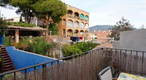 Alojamiento con encanto en planta superior ideal para trabajo y escapadas familiares en Montserrat - Image 2
