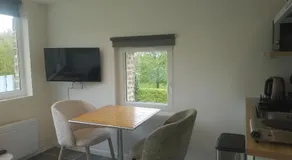 Gite 2 personnes en pleine nature avec jacuzzi privé et étang de pêche en Normandie - Image 3