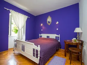 Guest House Gugily- Double Room with Shared Bathroom - Image 1