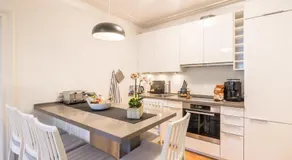 Modern Apartment Near Außenalster - Image 3