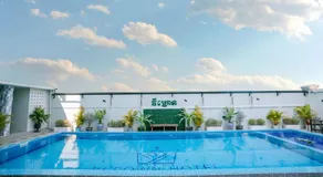 V CROWN HOTEL - Image 2