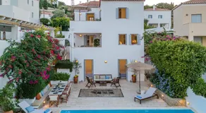 The Villa Evita Stunning View with private pool - Image 3