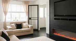 3BR Detached Home, Driveway & Large Rear Garden - Image 2
