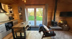 The Cabin log fire cosy home - Image 2
