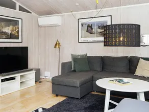 8 Person Holiday Home in Ronde - Image 5