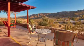 Chuck's Cabin in una Joshua Tree Community - Image 4