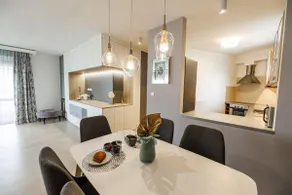 Penthouse Deluxe Apartment - Free Parking, Garden - Image 3