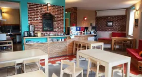 La Maison Rouge - Backpacker Hostel - Image 2