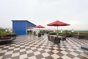 OYO Utwo Hotel - Image 5