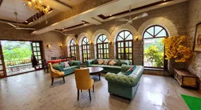 Luxurious Vintage Villa - Image 4