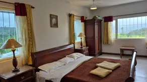 Mountain Top Holiday Home - Image 2