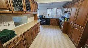 Large Windsor House with 4 Bedrooms Cinema Lounge 10 beds Sleeps 13 - Image 5