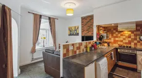 Contractors & Pets Welcome - Sleeps 1-4, less than 1 mile from M606, Ideal for Longer Stays - Image 3