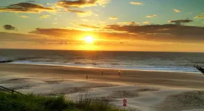 AMAZING BEACH & SUNSETS JUST 75m FROM THE BEACH! - Image 3