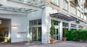 Relax Family Midtown - free parking & Great pool - Image 4