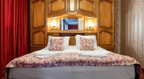 Real Hotel - Image 2