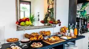 VILLA MURALTO Boutique Hotel Rooms and Garden - Image 5