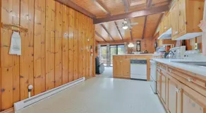 Rustic cottage on Canal Lake - Image 5