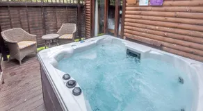 Tilford Woods Lodge Retreat - Image 2