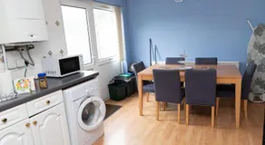 3 bed home sleeps 8 people located 1 min from train stop - Otley Terrace - Image 5