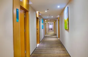City Comfort Inn Hechi Zhongxin Square - Image 4