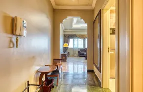 A cozy 1 bedroom Apartment in Al Hamra Palace - Image 5