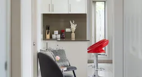 Comfortable 4-Bed House in Fairfield with Parking - Image 5