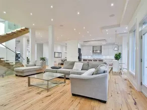 Executive Luxury Room Downtown Toronto - Image 2