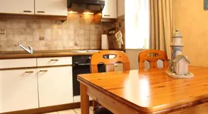Appartement de vacances adapté aux familles avec terrasse, barbecue et jardin - Image 2