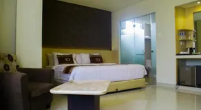 Grand Parama Hotel - Image 2