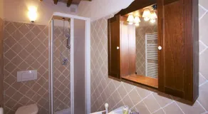 Lovely farmhouse in Tuscany with panoramic view - Image 2