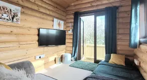 CABIN in hosts huge garden CHILD FRIENDLY with Hens Kittens firepit Marshmallows - Image 2