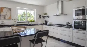 Fantastic renovated villa annex - Image 5