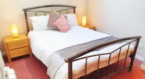 Stratton Cottage Guesthouse - Image 3