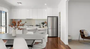 St Georges Gem - Spacious and Well-located Family Stay - Image 5