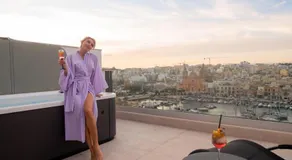 The Address Seafront Suites with Hot Tub - Image 4