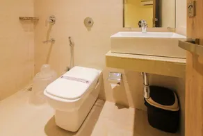 Hotel Lotus Grand - Image 4