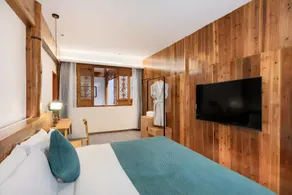 Floral Lux Hotel Hot Crossing Yuelan Hills Lodge - Image 5