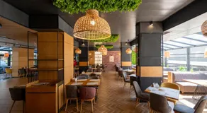 Avenue Hotel Deluxe - Image 2